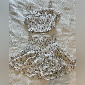 HOLISTER TWO PIECE SKORT SET SIZE SMALL